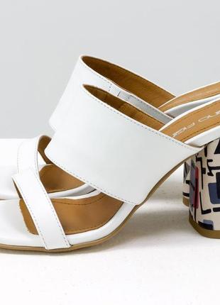 Эксклюзивные  шлепанцы на каблуке