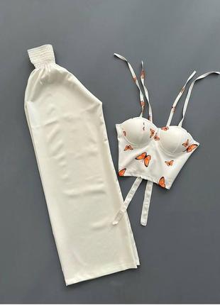 Женский невероятный стильный легкий летний костюм белые брюки с белым топом с оранжевыми бабочками.1 фото