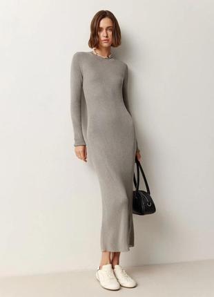 Обтягуюча сіра сукня-міді2 фото