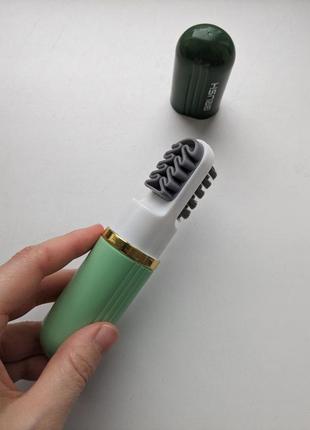 Універсальна та компактна щітка для чистки взуття