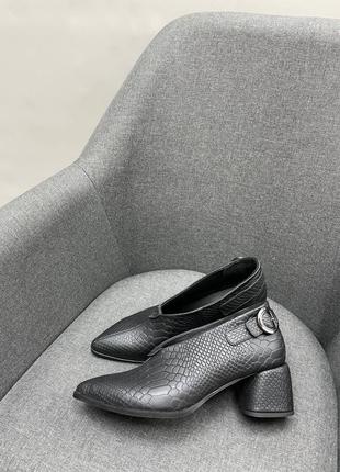 Черные кожаные ботильоны туфли из натуральной кожи с тиснением под рептилию3 фото