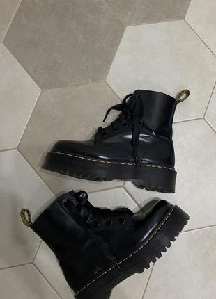 Ботинки dr.martens на платформе с атласными шнурками2 фото