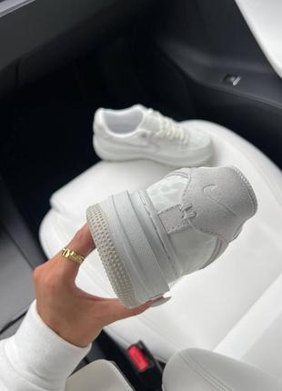 Красивейшие женские кроссовки nike air force 1 luxe summit white camo белые7 фото