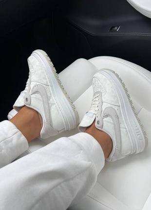 Красивейшие женские кроссовки nike air force 1 luxe summit white camo белые6 фото