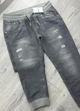 Крутые джинсы на резинке1 фото