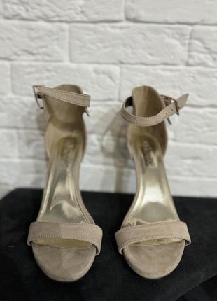 Шикарные босоножки