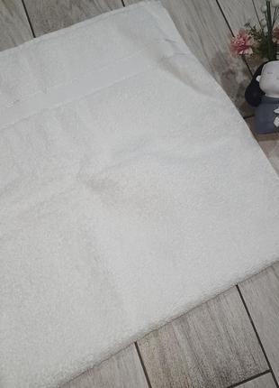Махровое  кремовое полотенце debenhams 49×89 см.1 фото