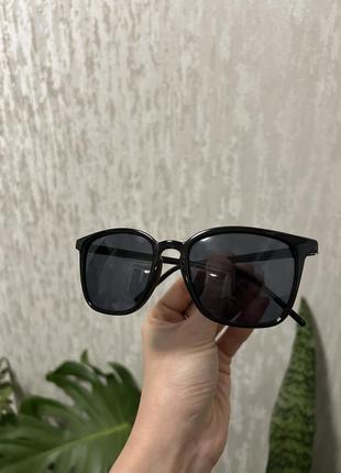 Классические черные солнцезащитные очки прямоугольные в пластиковой оправе8 фото