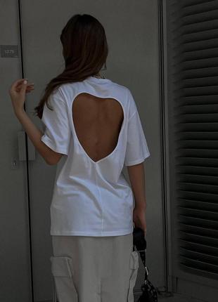 Базовая белая стильная качественная футболка с открытой спинкой 2024