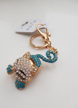 Брелок котик золотий з білими і блакитними стразами
