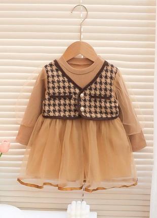 Очень красивое платье с пришитой жилеточкой твид🪻