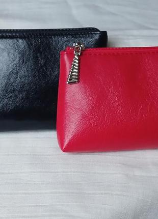 Маленька шкіряна жіноча  косметичка