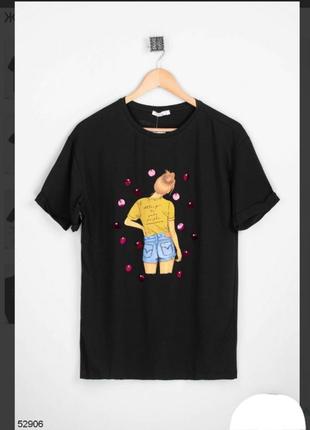 Стильная черная футболка с рисунком принтом девушка оверсайз