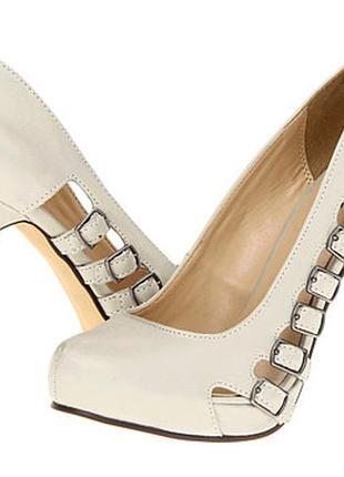 Туфельки бренда michael antonio с сайта 6pm. цвет нюд.