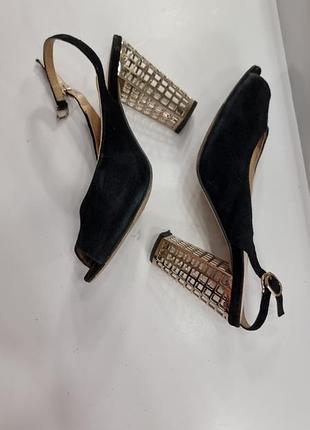 Босоножки, туфли с очень интересным каблуком