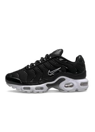 Женские кроссовки nike air max plus triple all black white