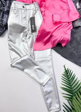 Серебристые кожаные штаны металик