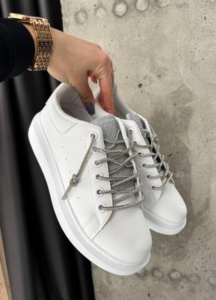 Белые женские кроссовки кеды с серебряными шнурками4 фото