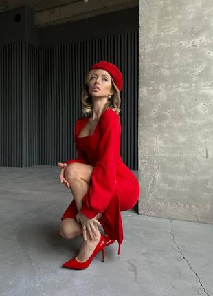 Силуэтное платье футляр миди из костюмки с разрезом на ноге качественное стильная красная черная4 фото