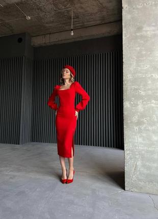Силуэтное платье футляр миди из костюмки с разрезом на ноге качественное стильная красная черная2 фото
