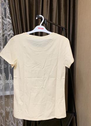 Жіноча футболка