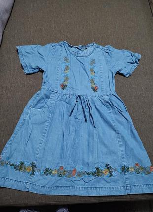 Продаю джинсову сукню з вишивкою next