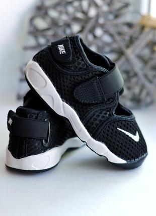 Классные спортивные туфли кроссовки nike 16см