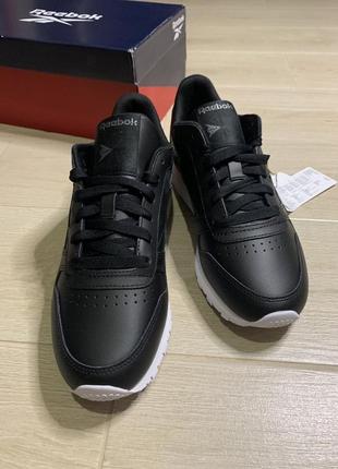 Новые! кожаные кроссовки reebok classic (37,5 p)