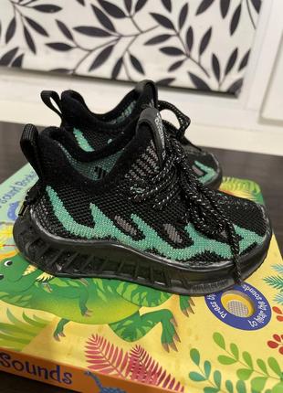 Кросівки на дівчинку, дуже гнучкі- зручні, нові, довж устілки-13.2