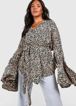Блуза з воланами
