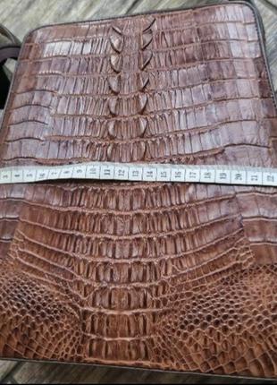 Сумка через плече трапецеподібної форми з натуральної шкіри крокодила7 фото
