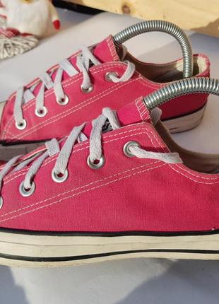 Яркие оригинальные розовые конверсы converse унисекс3 фото