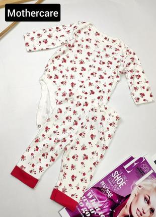 Костюм на немовля білого кольору в червоний квітковий принт від бренду mothercare 0-3
