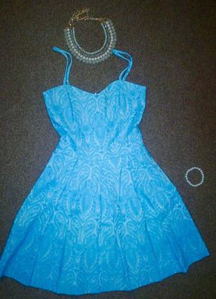 Небесно голубое платье