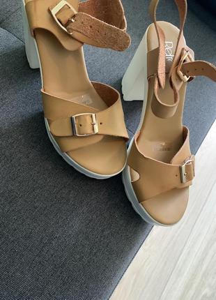 Новые босоножки 39 размер