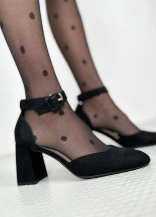 Туфли женские на каблуке черные с ремешком