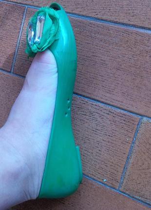 Зеленые балетки с открытым носочком 36р4 фото