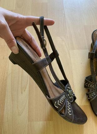 Кожаные сандали босоножки tamaris