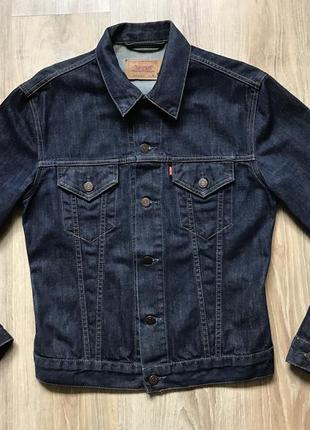 Женская классическая джинсовая куртка levis