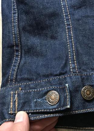 Женская классическая джинсовая куртка levis7 фото