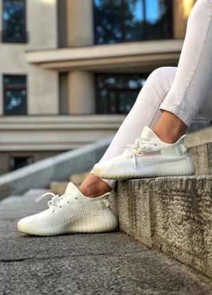 Классные женские кроссовки adidas yeezy boost 350 ice cream белые2 фото