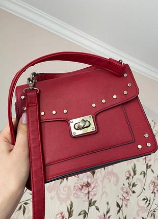 Маленька стильна сумка через плече від stradivarius