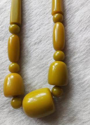 Яркое винтажное ожерелье из крупных люцитовых бусин2 фото