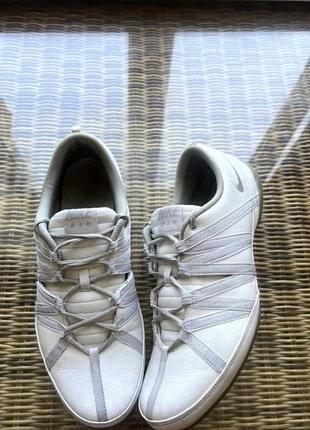 Кожаные кроссовки nike air оригинальные белые2 фото