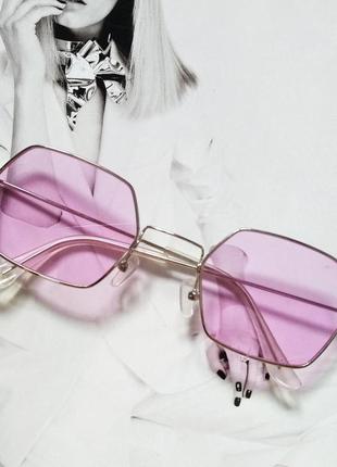 Уцінка сонцезахисні багатокутні окуляри з кольоровою лінзою бузковий