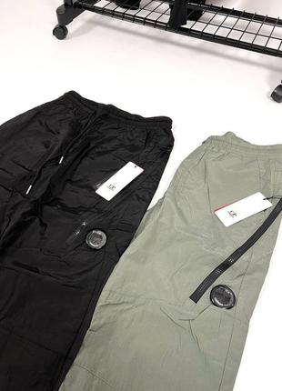 Теплые мужские штаны c.p. company с линзою черного цвета4 фото