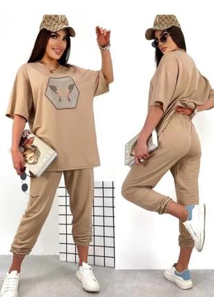 Стильный, прогулочный костюм