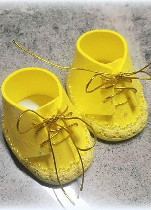 Обувь, ботинки из фоамирана для интерьерных текстильных кукол на размер стельки 4,5 х 3,5 см. цвет желтый1 фото