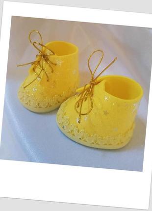 Взуття, черевики з фоамірану для інтер'єрних текстильних ляльок на розмір устілки 4,5 х 3,5 см. колір жовтий4 фото