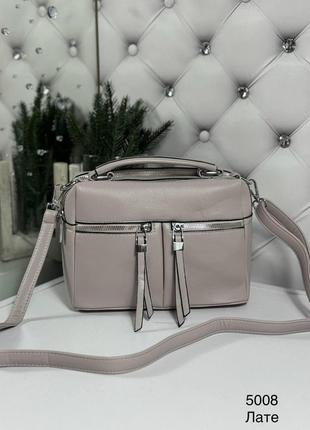 Стильная вместительная сумка кросс-боди.